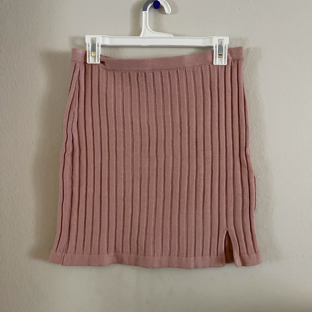 Lulu’s Ribbed Knit two piece - Picture 4 of 5
